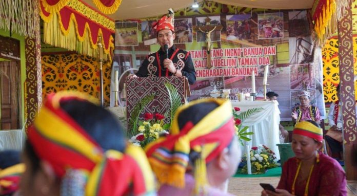 Bupati Kapuas Hulu Meresmikan Rumah Betang So Ingko Banua, Desa Sayut, Kecamatan Putussibau Selatann Bupati Kapuas Hulu Meresmikan Rumah Betang So Ingko Banua di Desa Sayut